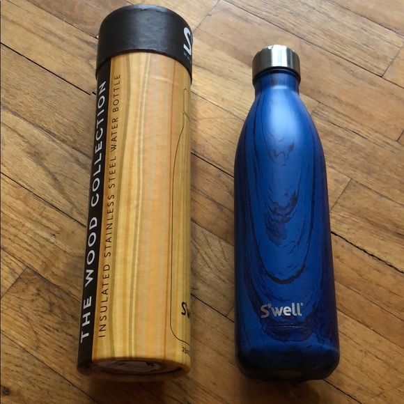 Swell Accessories - S’well 25 oz water bottle